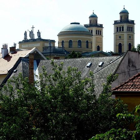 F&M Apartman Eger Bagian luar foto