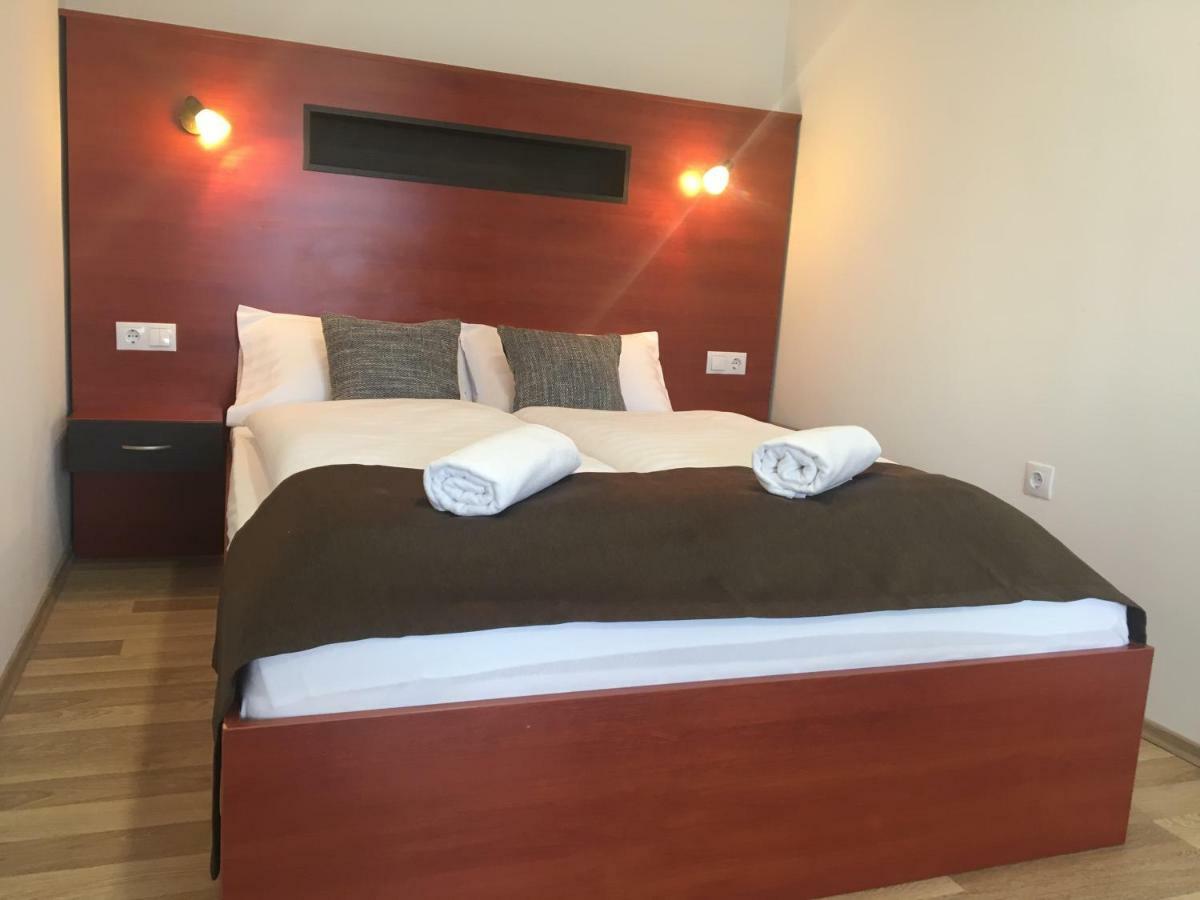 F&M Apartman Eger Bagian luar foto