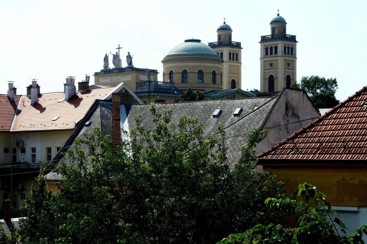 F&M Apartman Eger Bagian luar foto