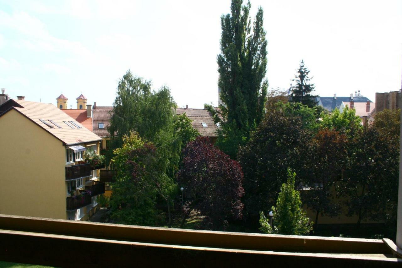 F&M Apartman Eger Bagian luar foto