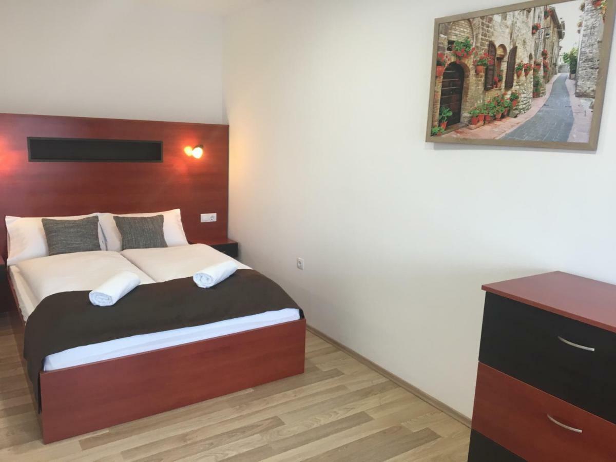 F&M Apartman Eger Bagian luar foto