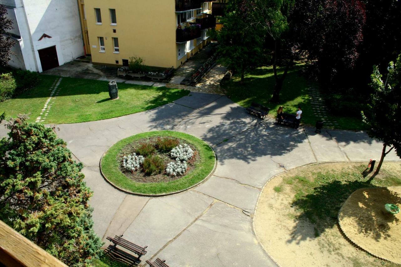F&M Apartman Eger Bagian luar foto