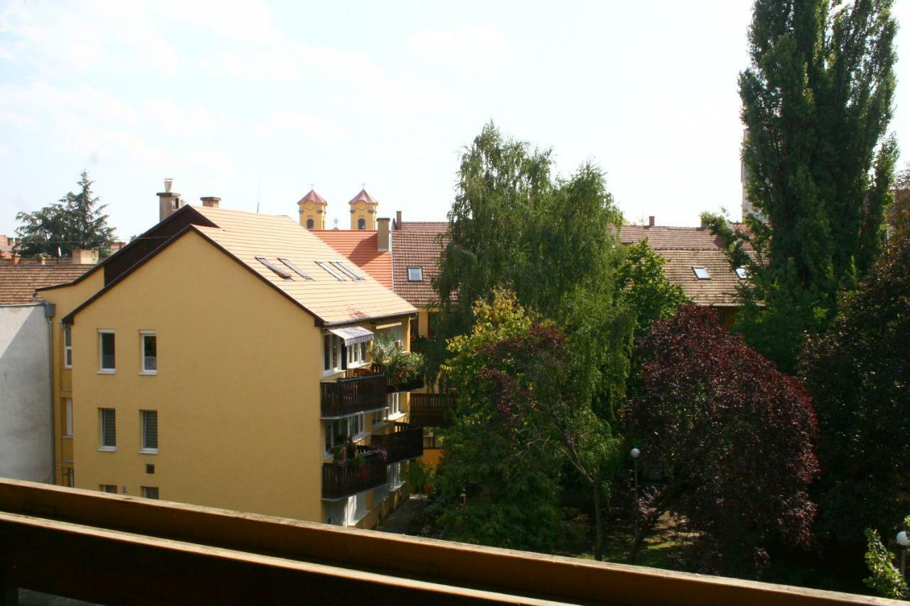 F&M Apartman Eger Bagian luar foto